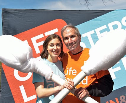 BOSTON TRANSPLANT SURVIVOR MEETS HIS DONOR FOR THE FIRST TIME AT STEPS FOR LIFE 5K (USA)